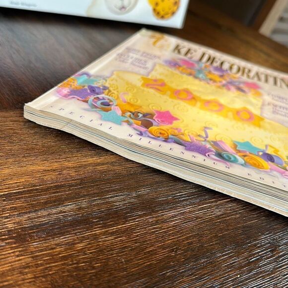 Vintage Wilton cake pan and year 2000 Cake decorating book - Picture 14 of 14